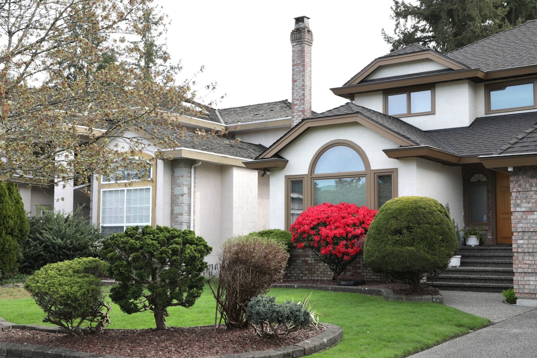 How to Choose the Perfect Front Yard Hedges for Curb Appeal How to Choose the Perfect Front Yard Hedges for Curb Appeal
